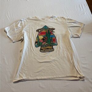 BC Brand Women Size L/XL Stylish Graphic T-Shirt‎ in Cream